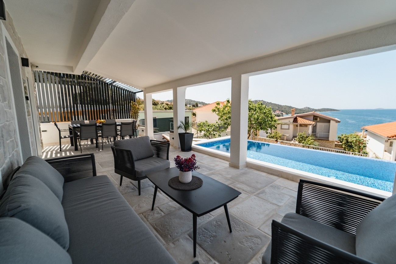 Three bedroom house with terrace and sea view Ražanj, Rogoznica  K