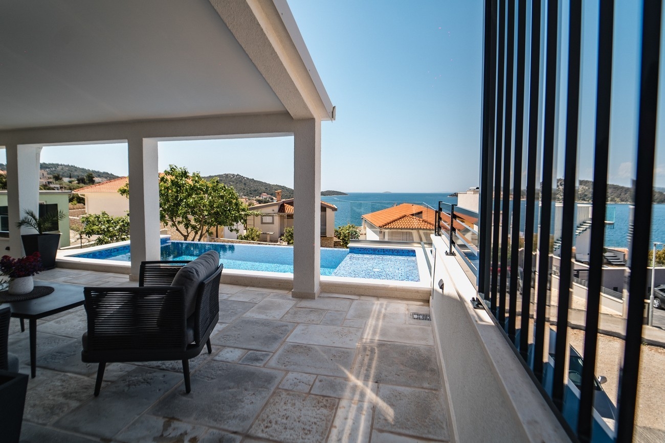 Three bedroom house with terrace and sea view Ražanj, Rogoznica  K