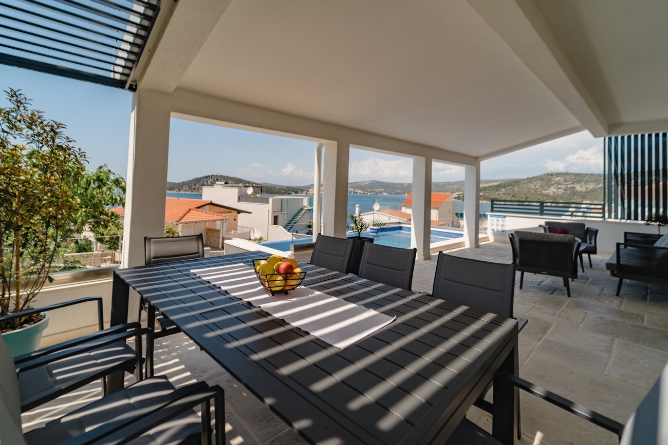 Three bedroom house with terrace and sea view Ražanj, Rogoznica  K