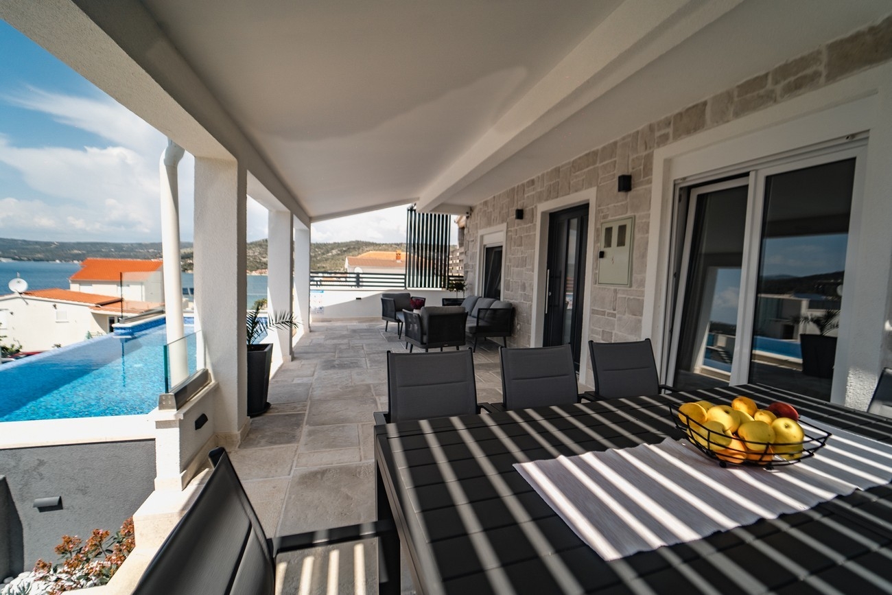 Three bedroom house with terrace and sea view Ražanj, Rogoznica  K