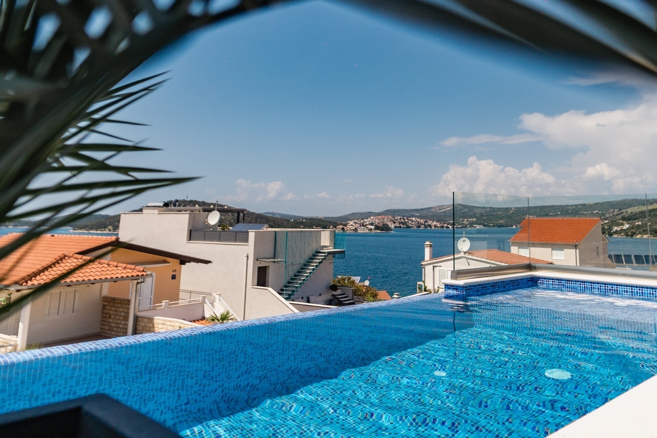 Three bedroom house with terrace and sea view Ražanj, Rogoznica  K