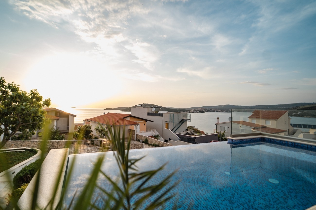 Three bedroom house with terrace and sea view Ražanj, Rogoznica  K