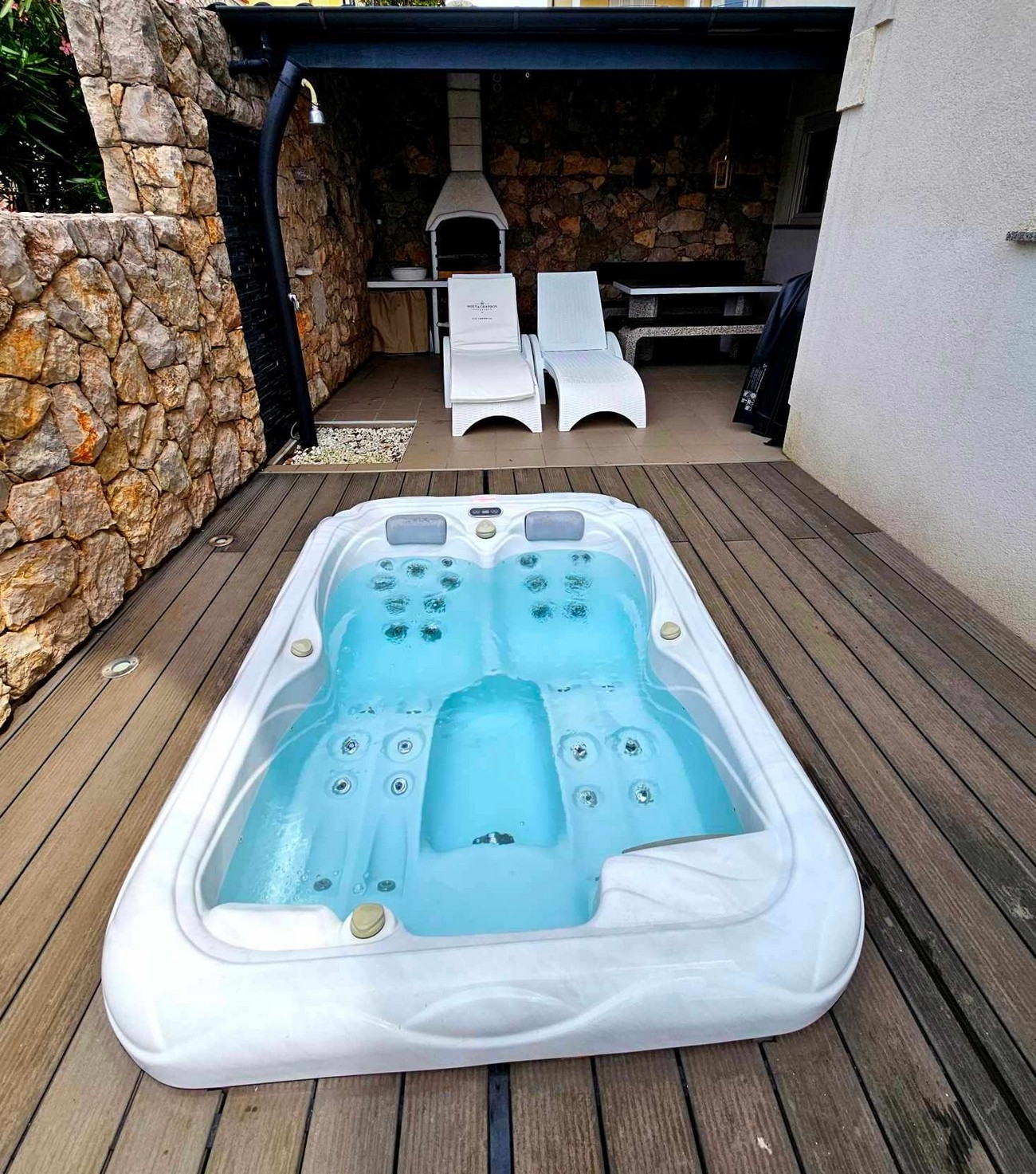 Two bedroom apartment with terrace and sea view Njivice, Krk  A-a