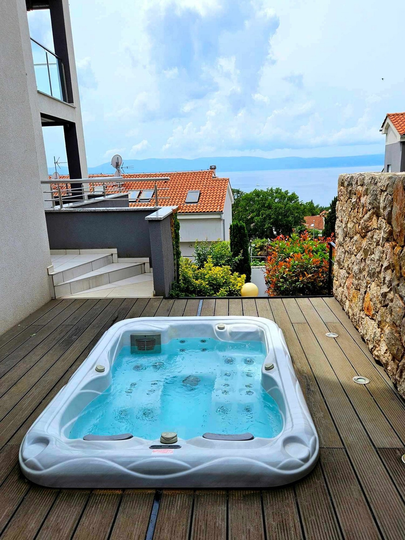 Two bedroom apartment with terrace and sea view Njivice, Krk  A-a