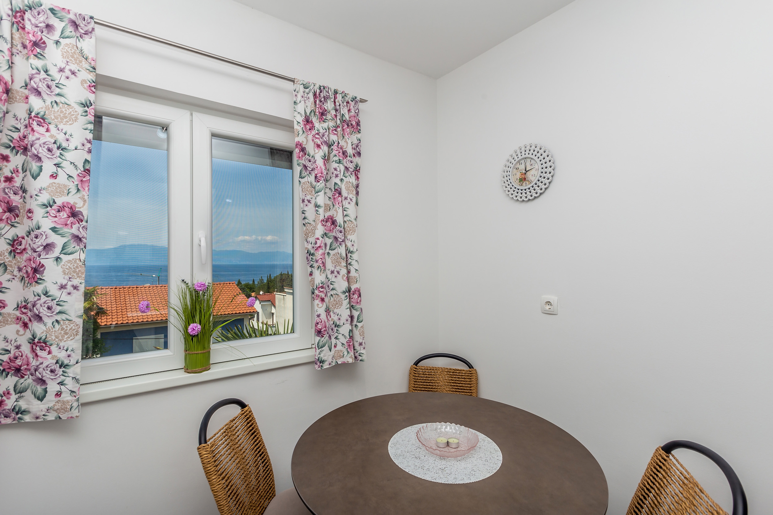 One bedroom apartment with terrace and sea view Njivice (Krk) (A-23575-b)