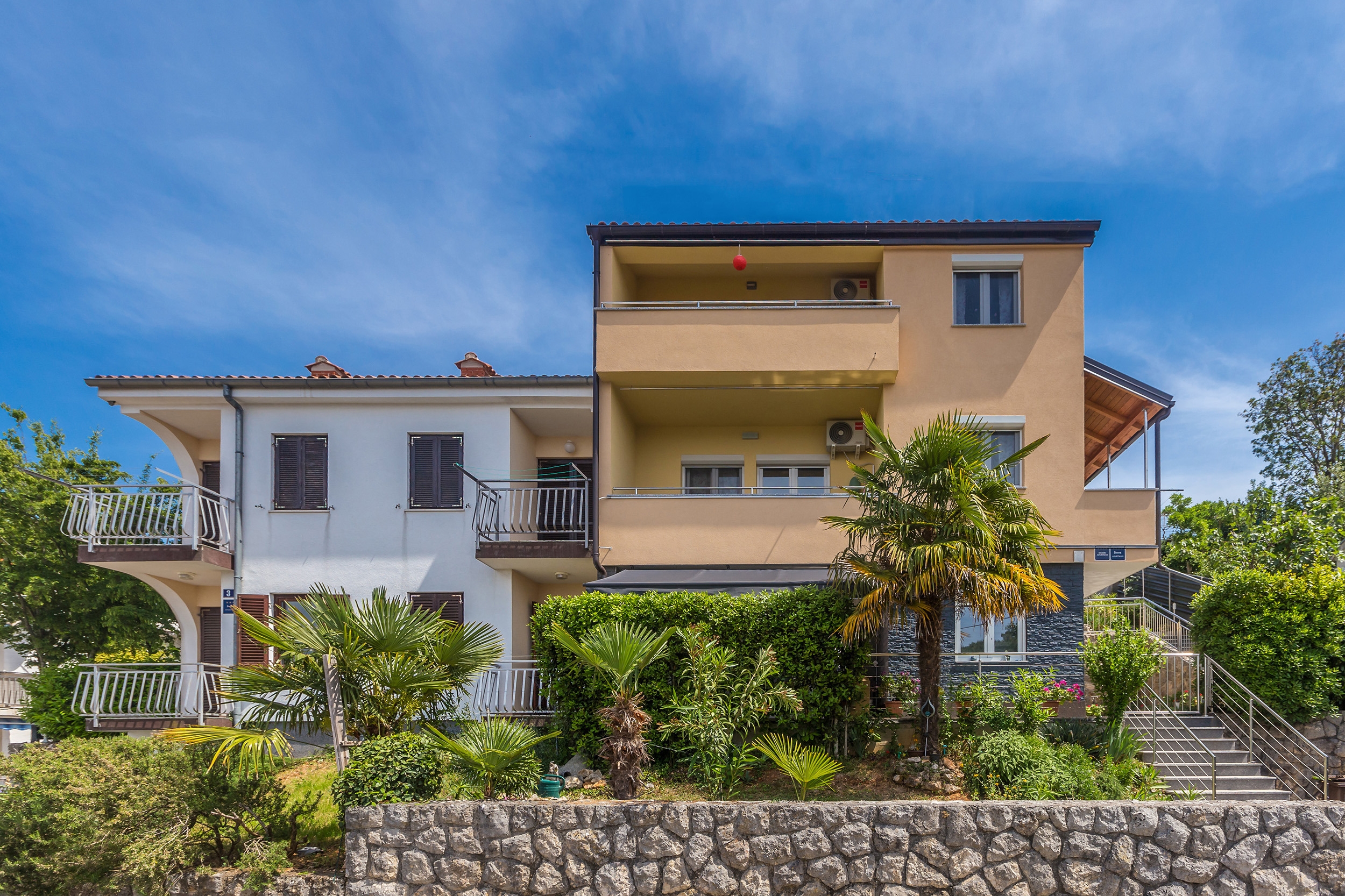 One bedroom apartment with terrace and sea view Njivice (Krk) (A-23575-b) One bedroom apartment with terrace and sea view Njivice (Krk) (A-23575-b)