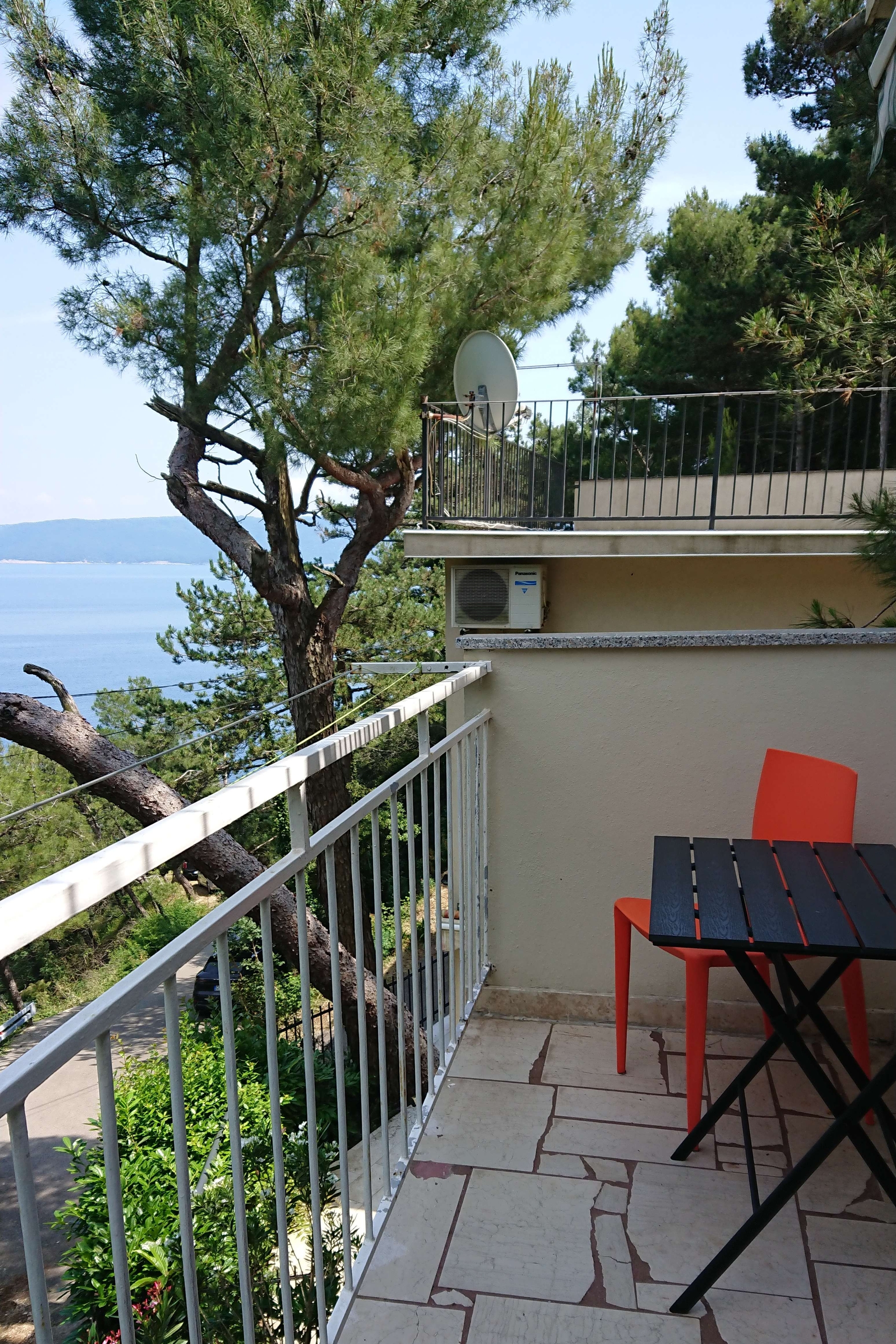 One bedroom apartment with terrace and sea view Brseč, Opatija  A-a
