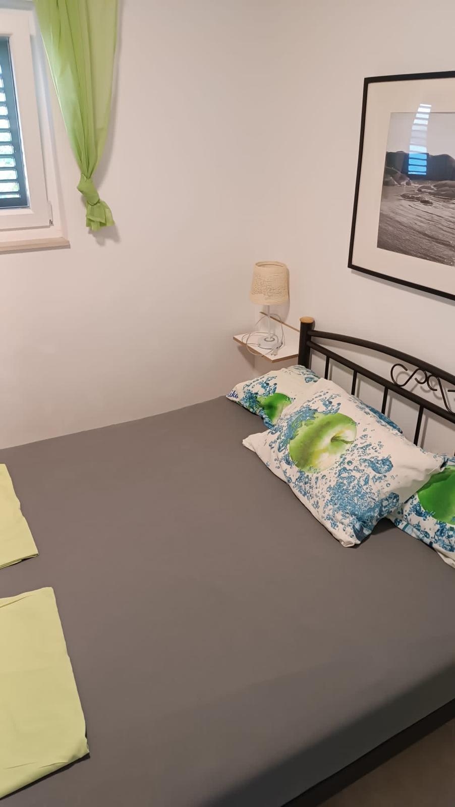 One bedroom apartment near beach Šparadići, Šibenik  A-b