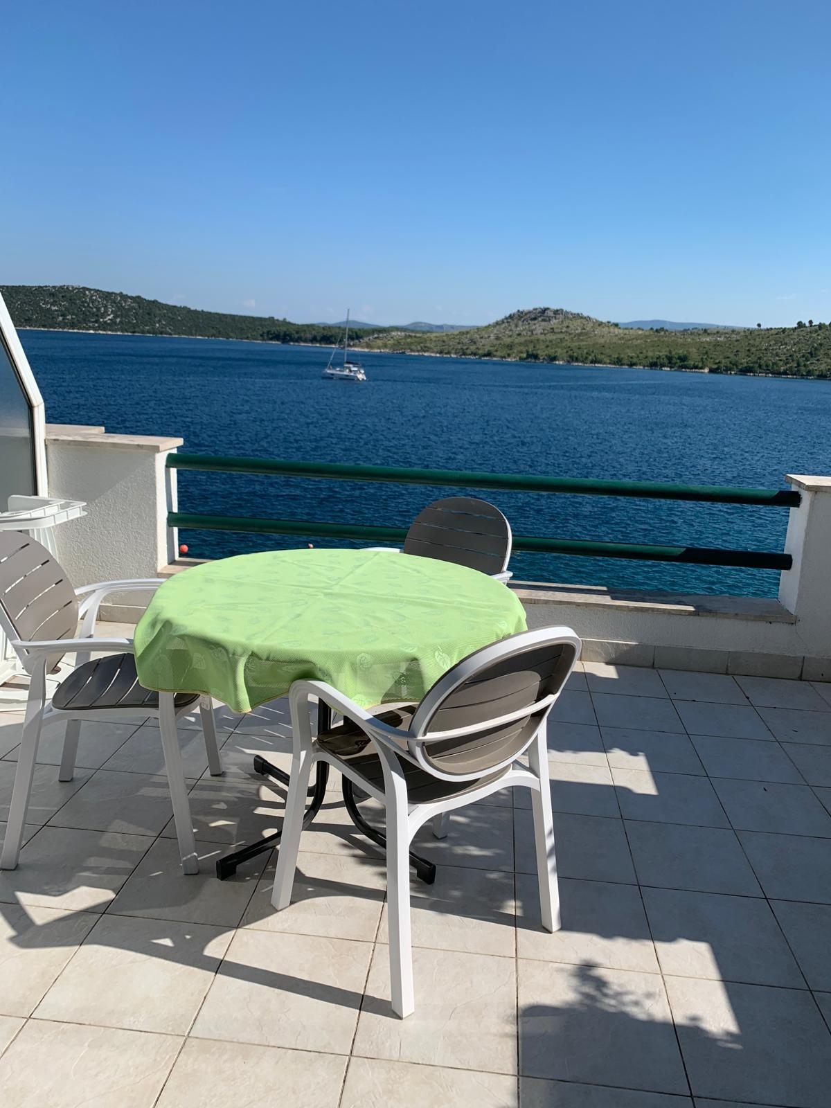 One bedroom apartment near beach Šparadići, Šibenik  A-b