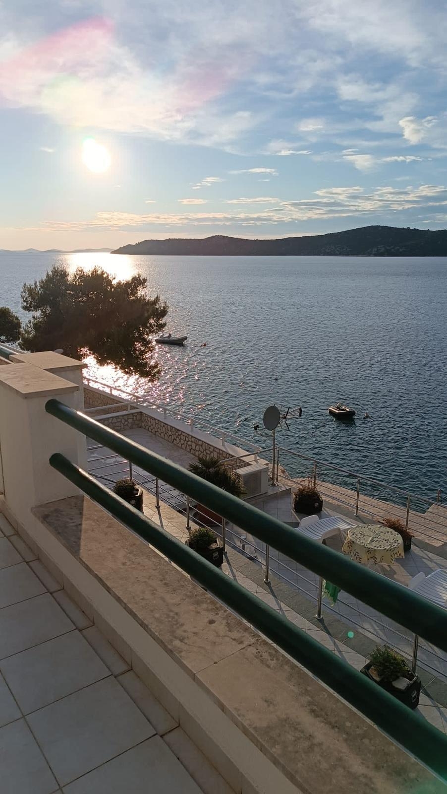 One bedroom apartment near beach Šparadići, Šibenik  A-b