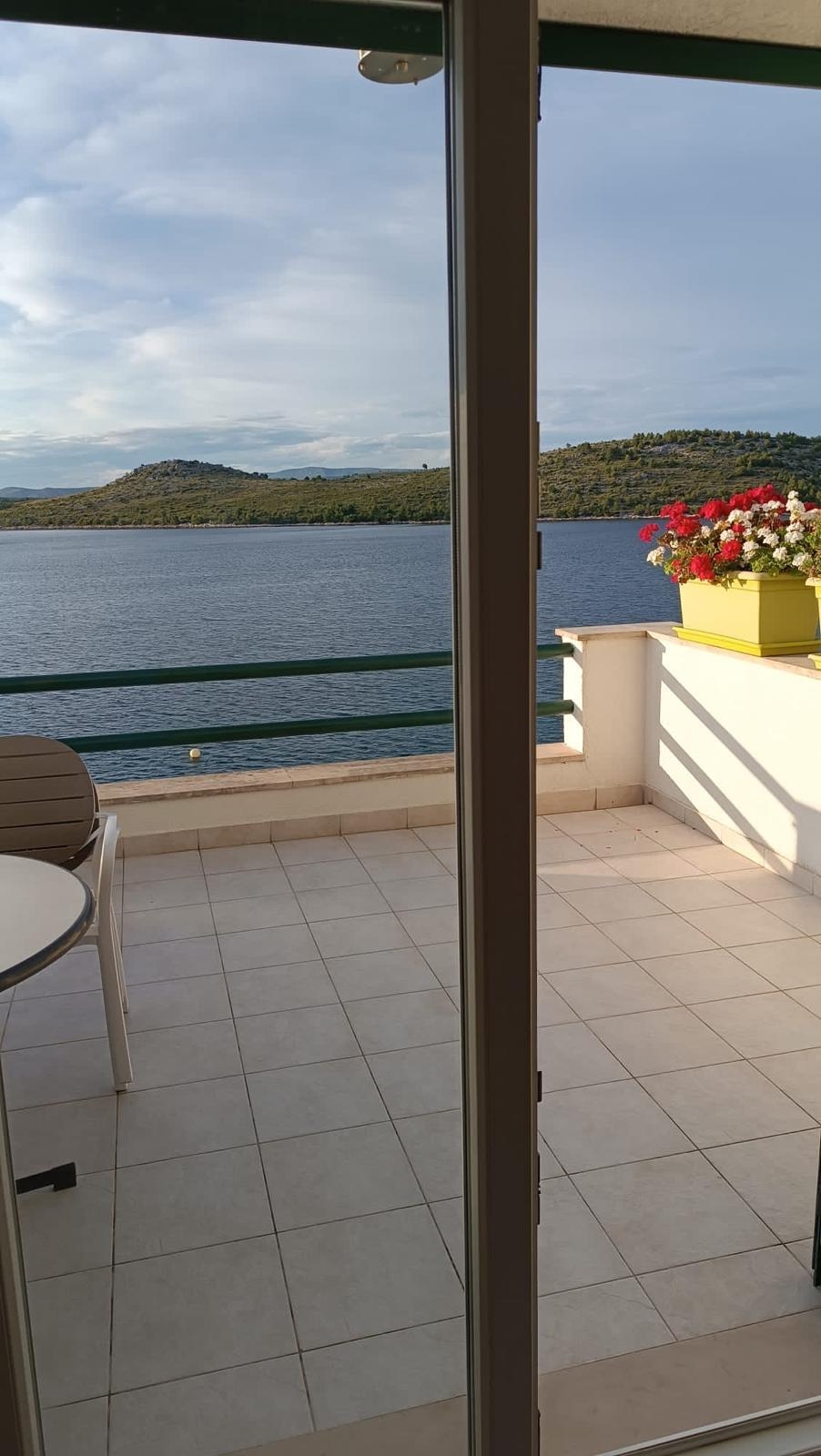 One bedroom apartment near beach Šparadići, Šibenik  A-b