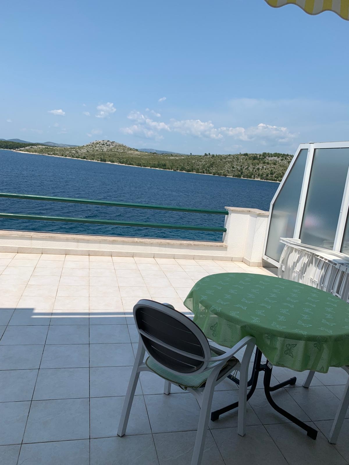 One bedroom apartment near beach Šparadići, Šibenik  A-c