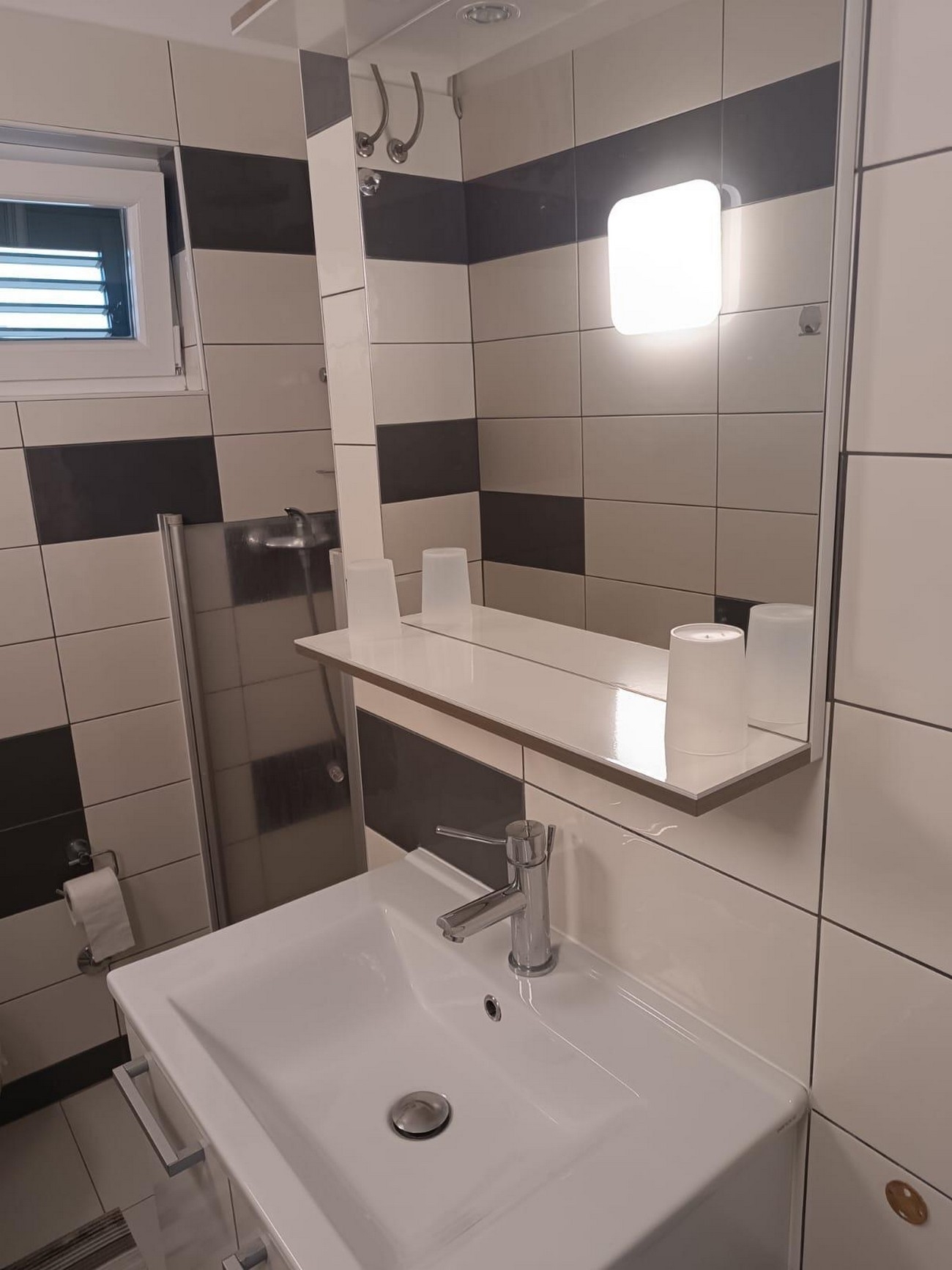 One bedroom apartment near beach Šparadići, Šibenik  A-e