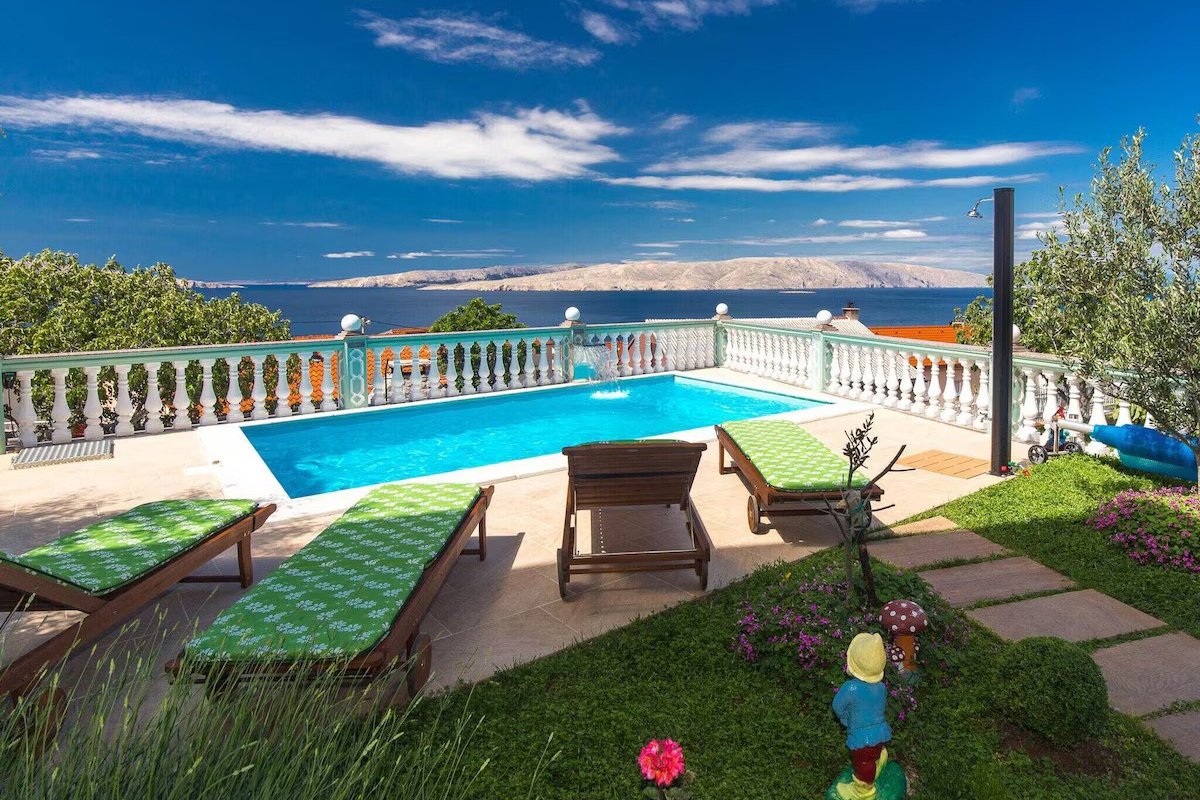 One bedroom apartment with balcony and sea view Senj (A-23592-c)