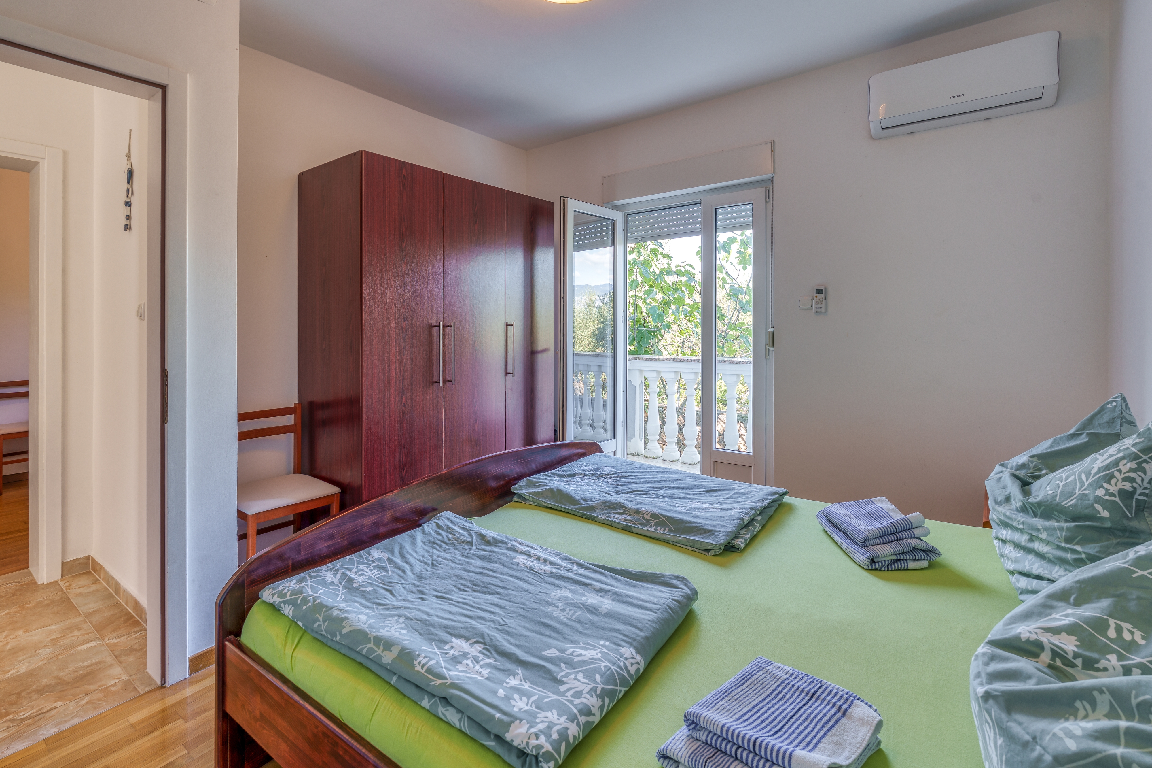 Four bedroom house with terrace and sea view Polje, Krk  K