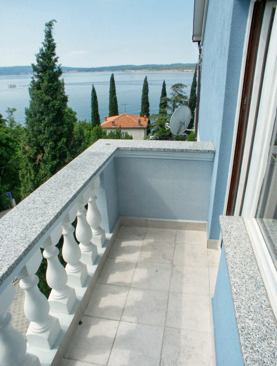One bedroom apartment with terrace and sea view Crikvenica  A-b