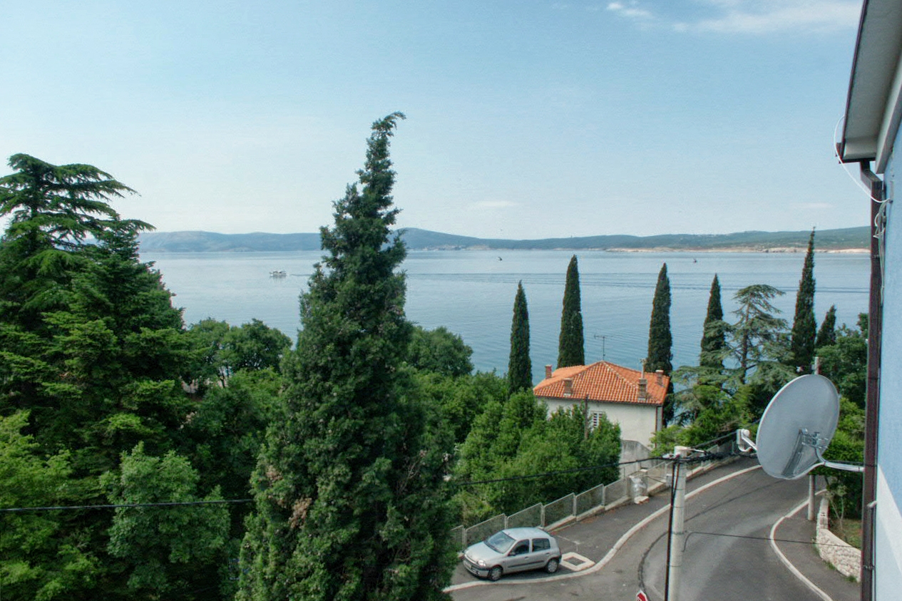 One bedroom apartment with terrace and sea view Crikvenica  A-b