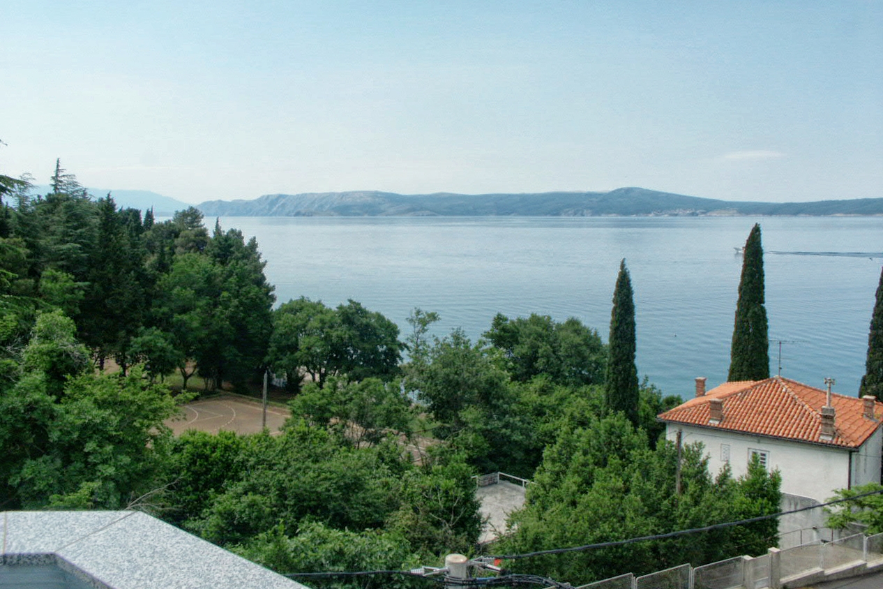 One bedroom apartment with terrace and sea view Crikvenica  A-b