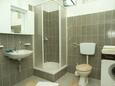 Crikvenica, Bathroom in the studio-apartment, (pet friendly) and WiFi.