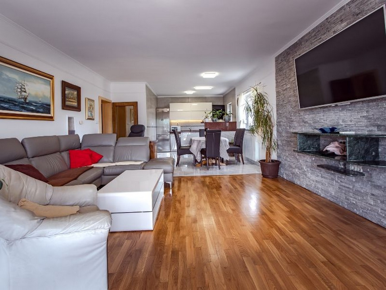 Three bedroom apartment with terrace Kampor, Rab (A-23600-a) Three bedroom apartment with terrace Kampor, Rab (A-23600-a)