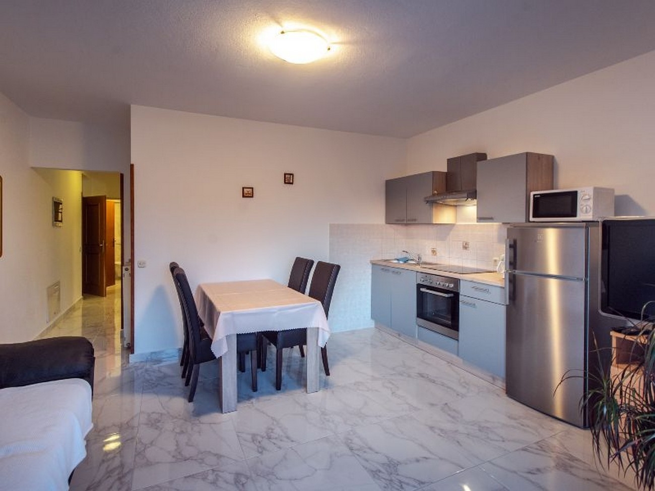 Two bedroom apartment with balcony Kampor, Rab (A-23600-b)