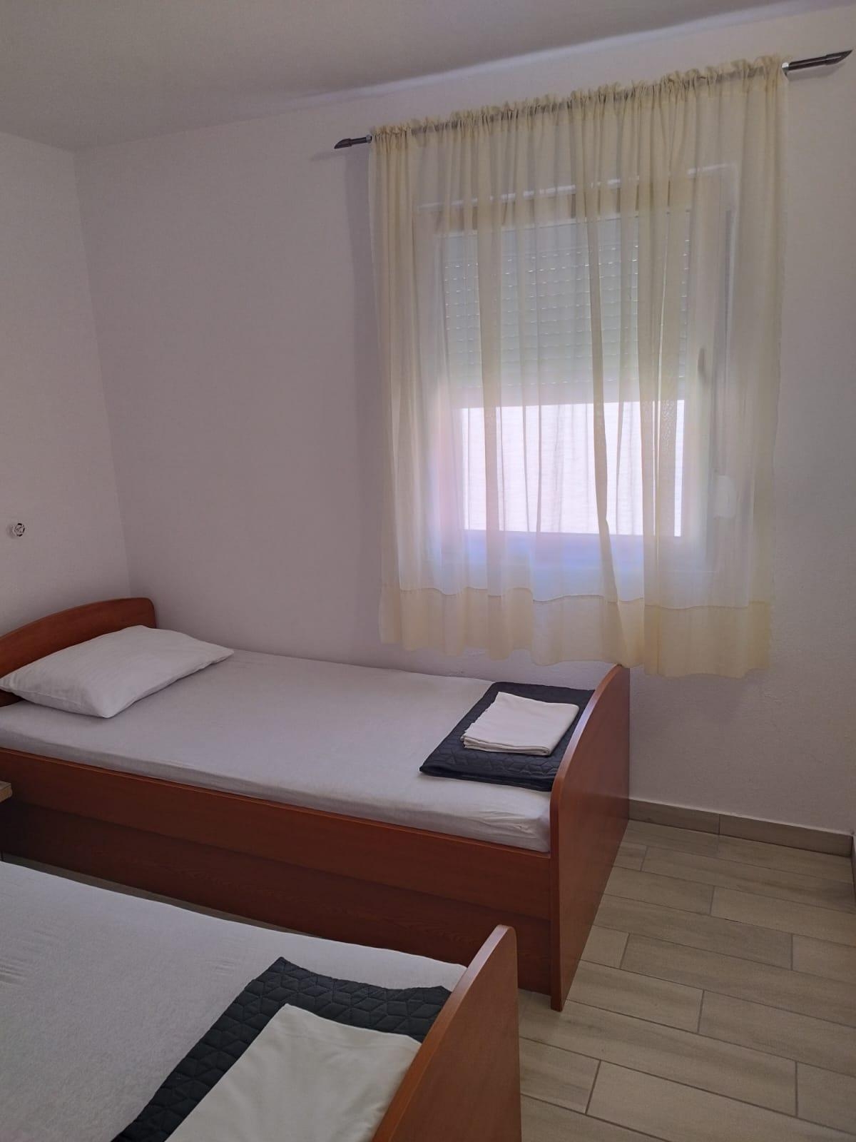 One bedroom apartment near beach Ribarica, Karlobag  A-a