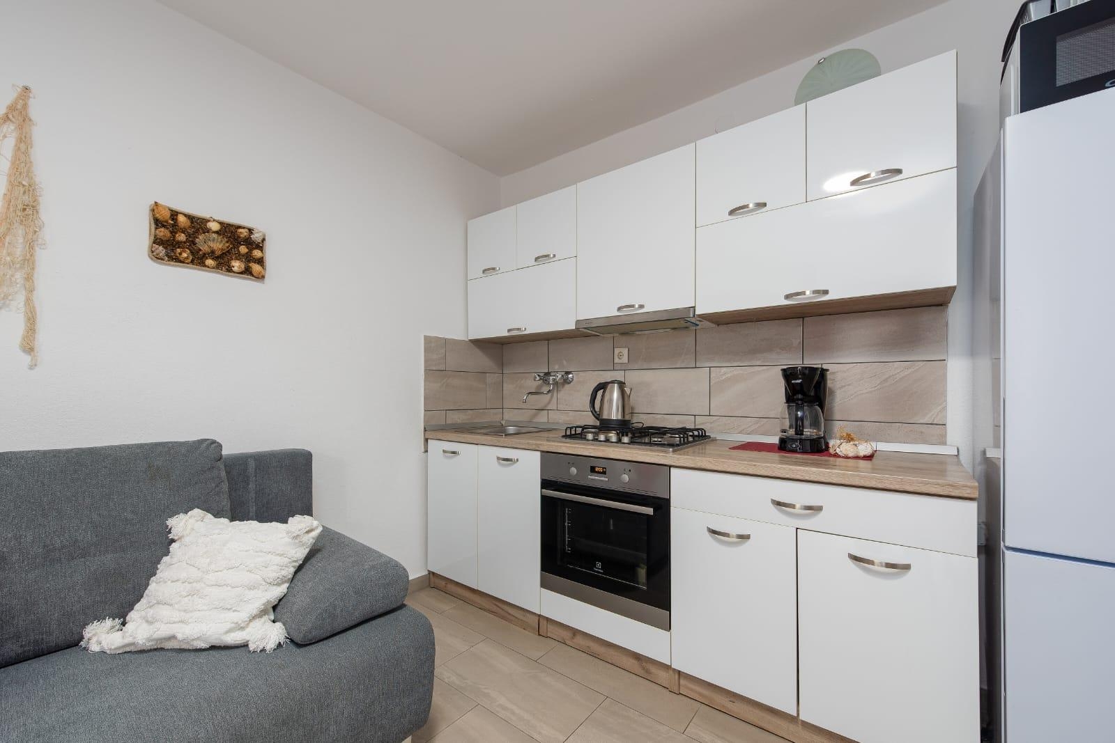 One bedroom apartment near beach Ribarica, Karlobag  A-a