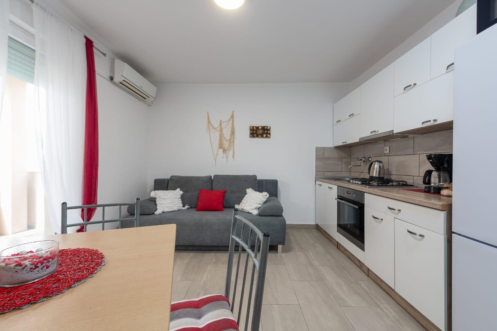One bedroom apartment near beach Ribarica, Karlobag  A-a