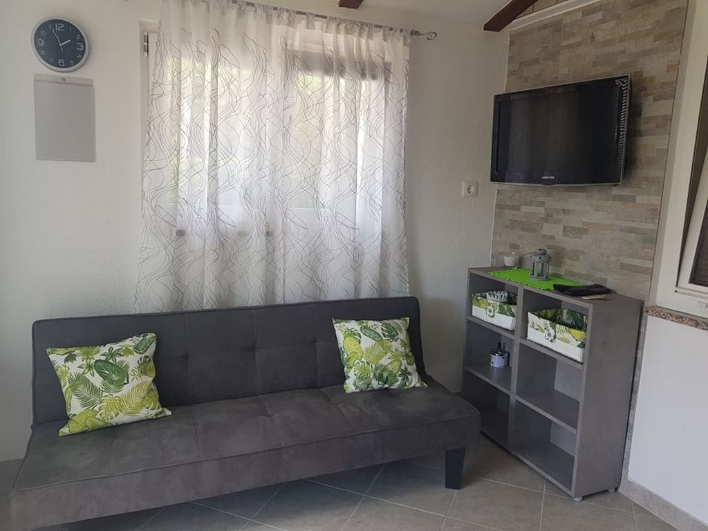Studio flat with terrace Baška, Krk (AS-23618-a)