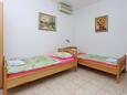 Selce, Dormitorio in the room, air condition available, (pet friendly) y WiFi.