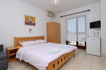 Bedroom Selce, Bedroom in the room, air condition available, (pet friendly) and WiFi.