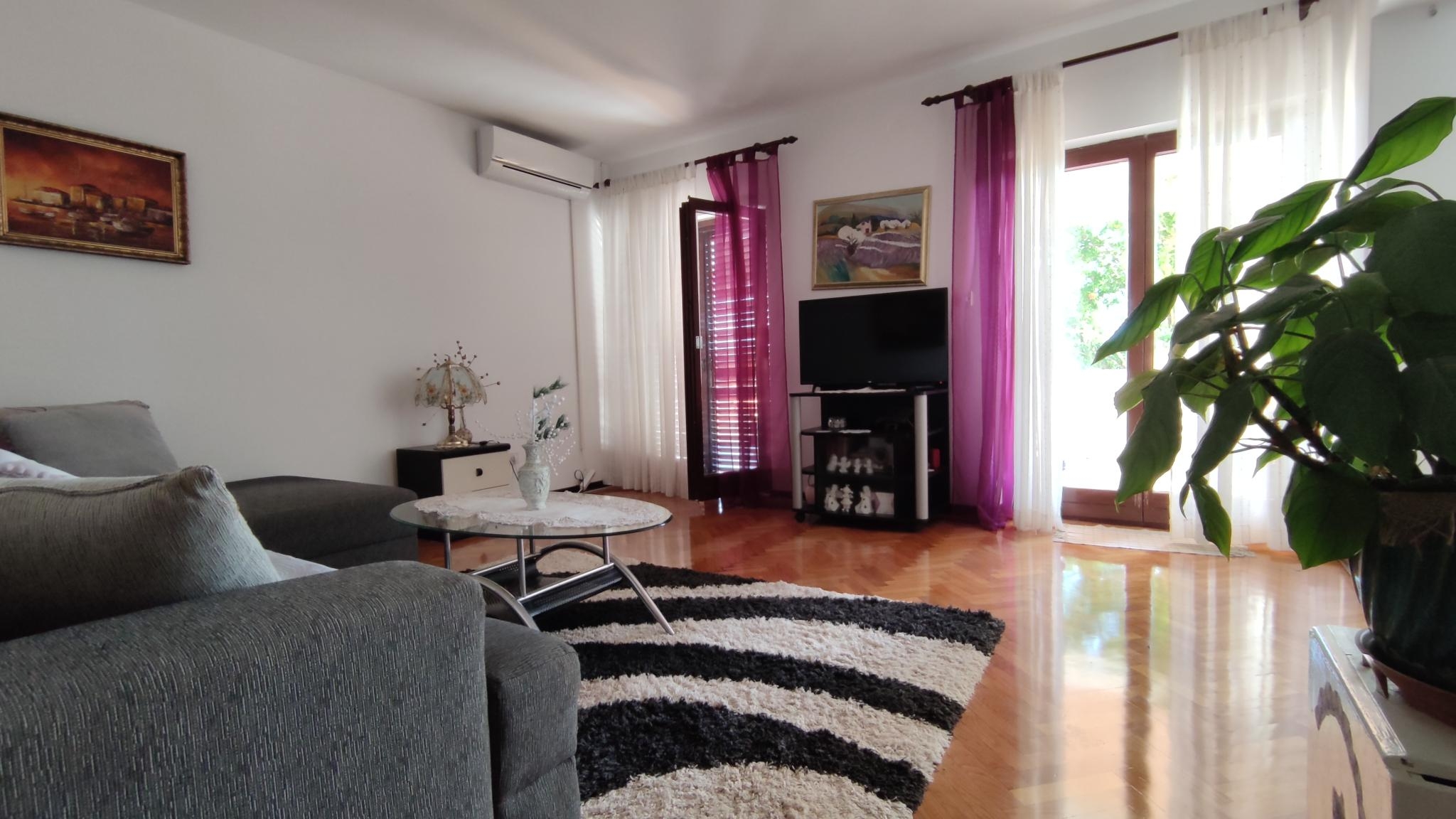 Two bedroom apartment with terrace Palit, Rab (A-23623-a) Two bedroom apartment with terrace Palit, Rab (A-23623-a)