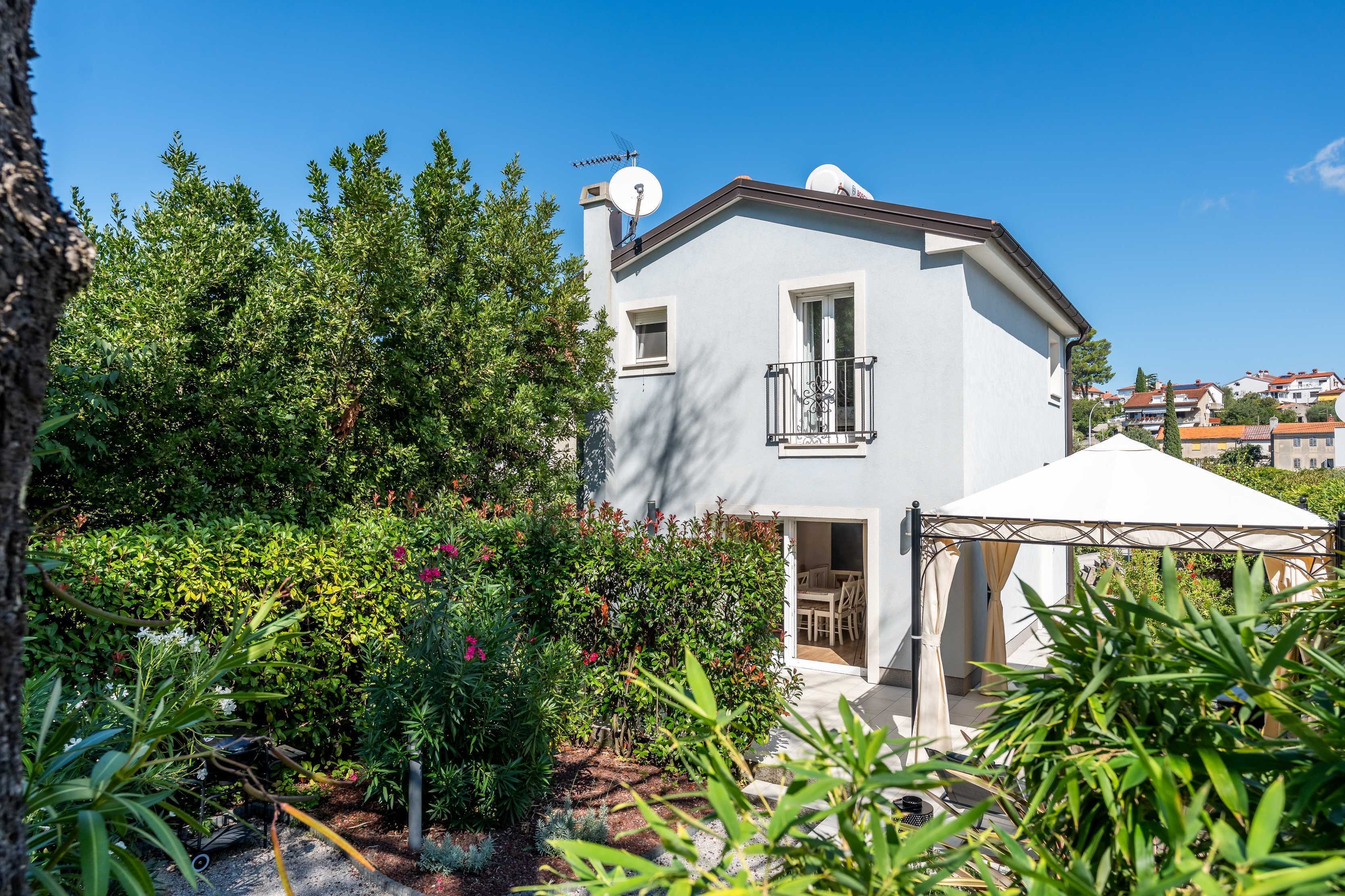 Two bedroom house with terrace Malinska, Krk (K-23624) Two bedroom house with terrace Malinska, Krk (K-23624)