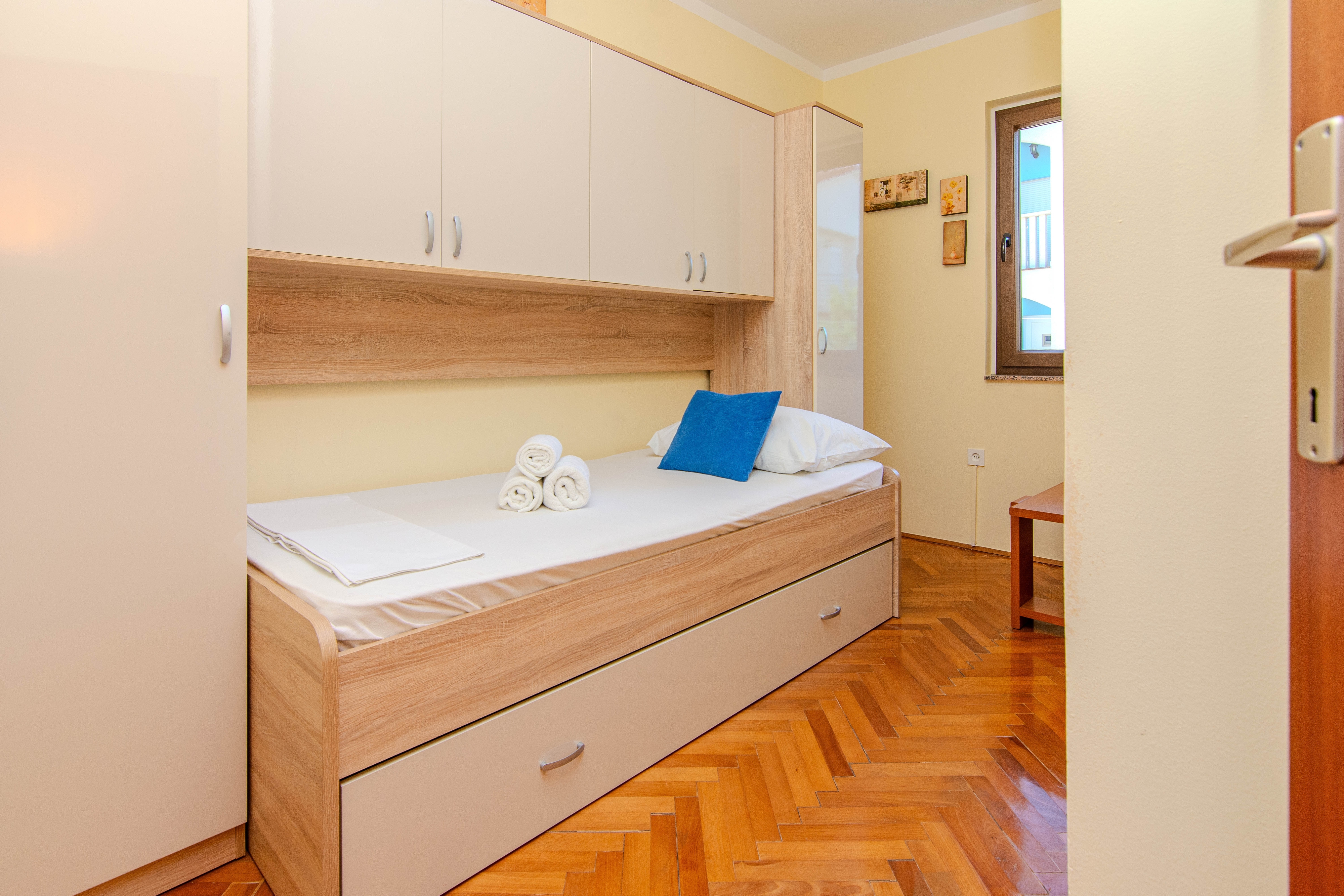 Three bedroom house with air-conditioning Privlaka, Zadar  K