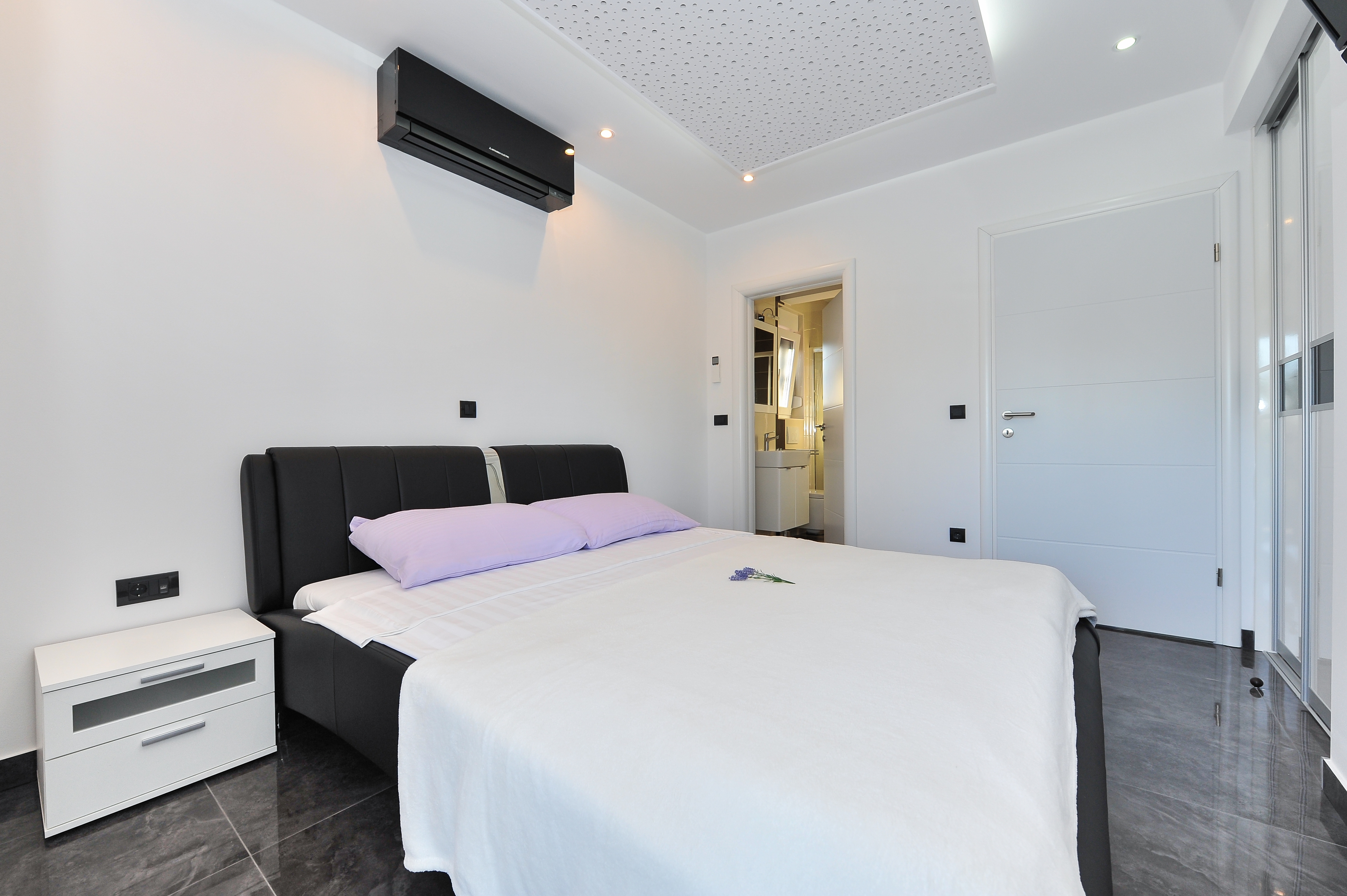 Three bedroom house with balcony Privlaka, Zadar  K