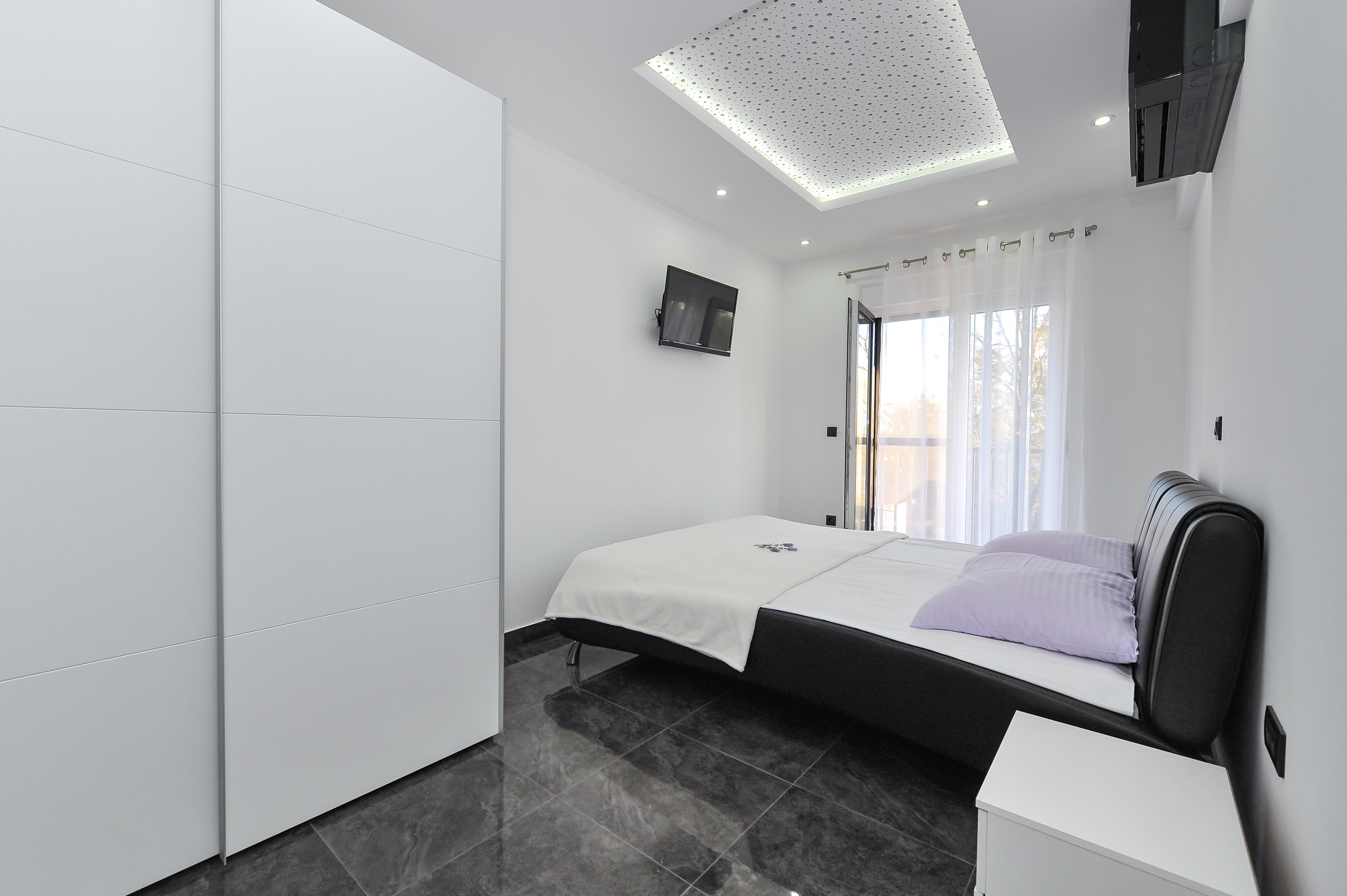 Three bedroom house with balcony Privlaka, Zadar  K