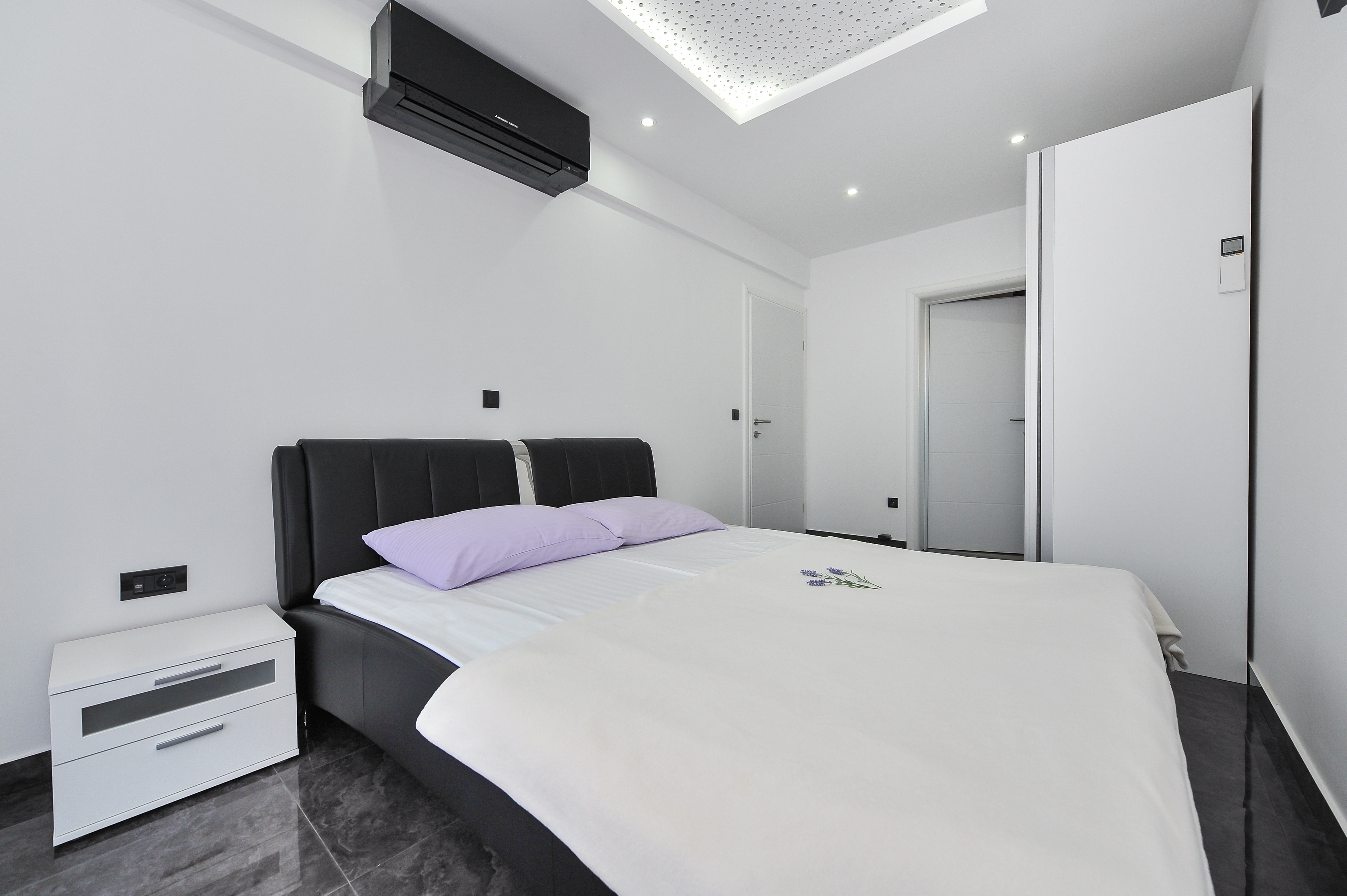 Three bedroom house with balcony Privlaka, Zadar  K