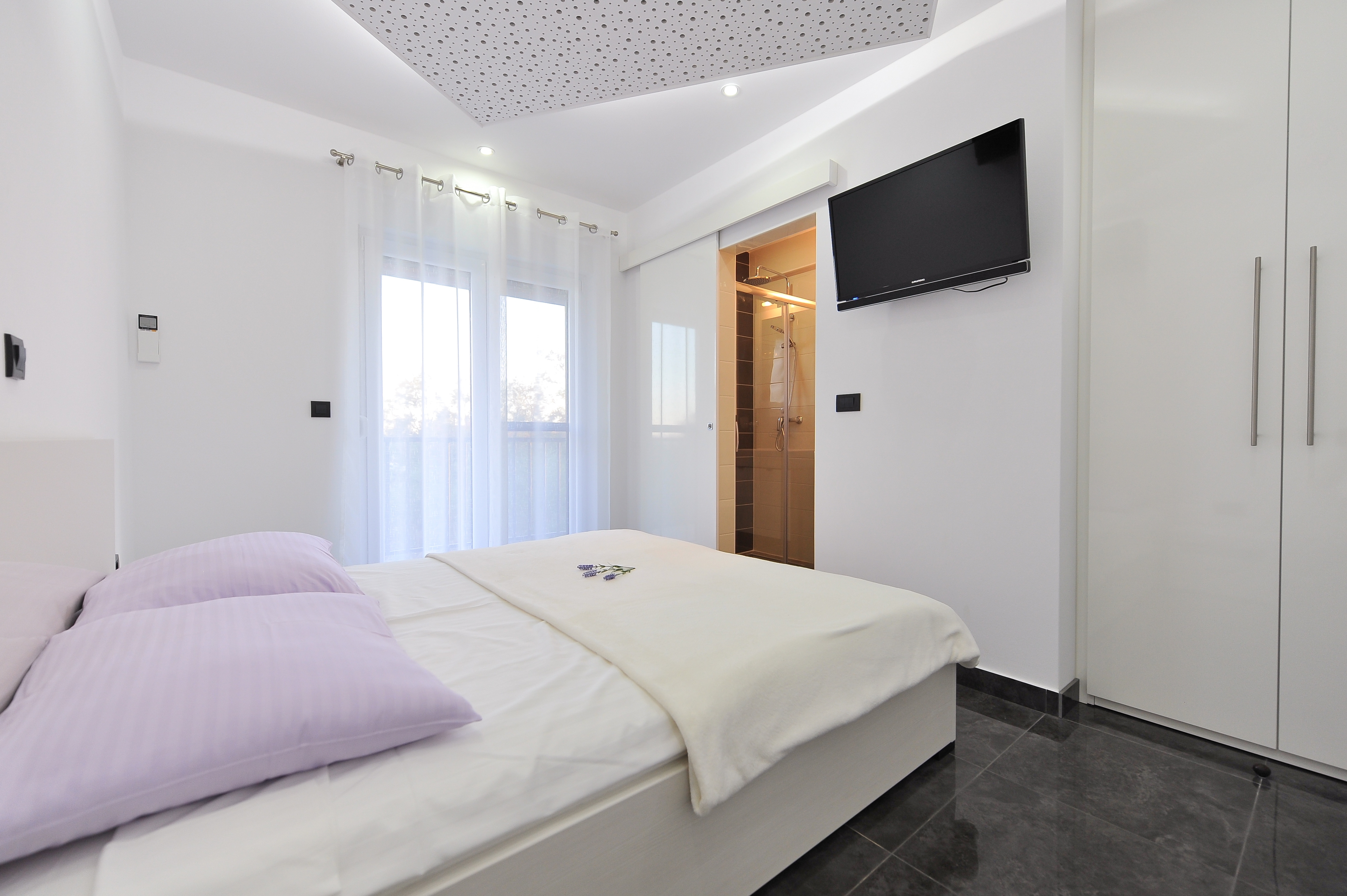 Three bedroom house with balcony Privlaka, Zadar  K