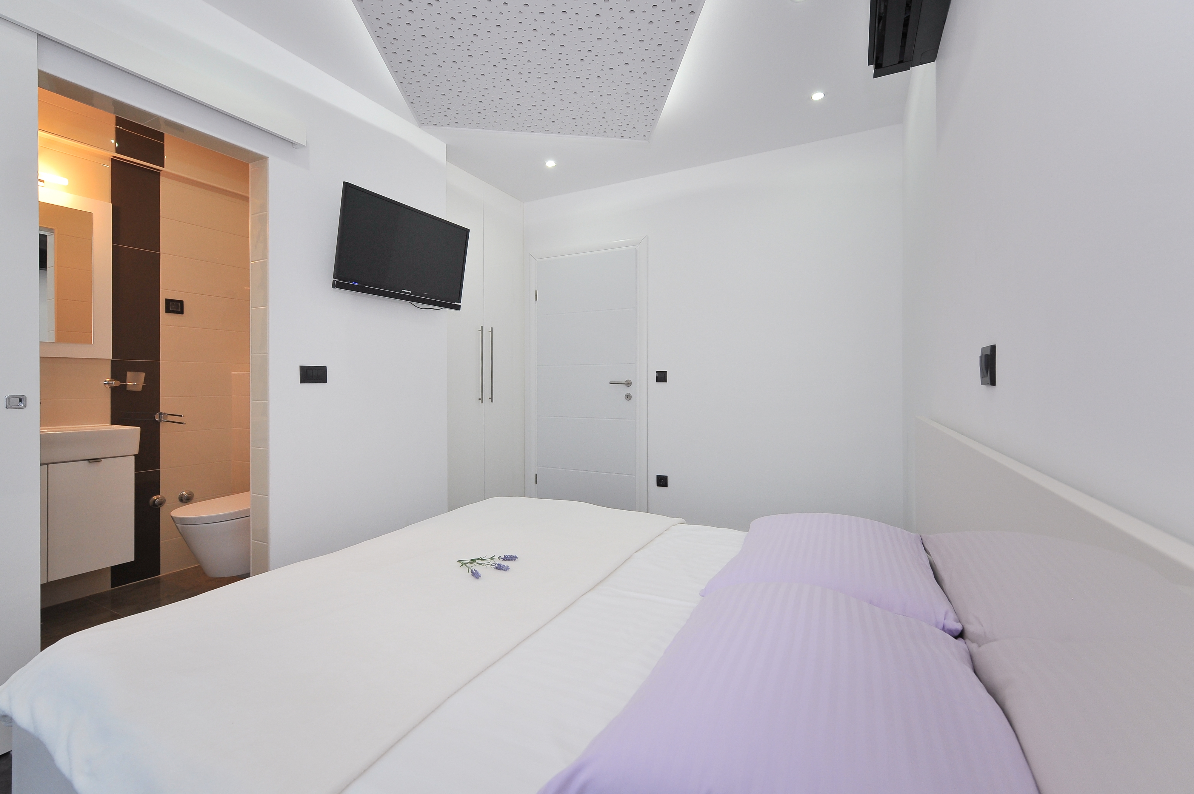 Three bedroom house with balcony Privlaka, Zadar  K