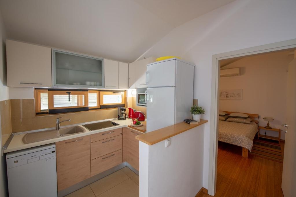 One bedroom apartment with terrace Banjole, Pula  A-b