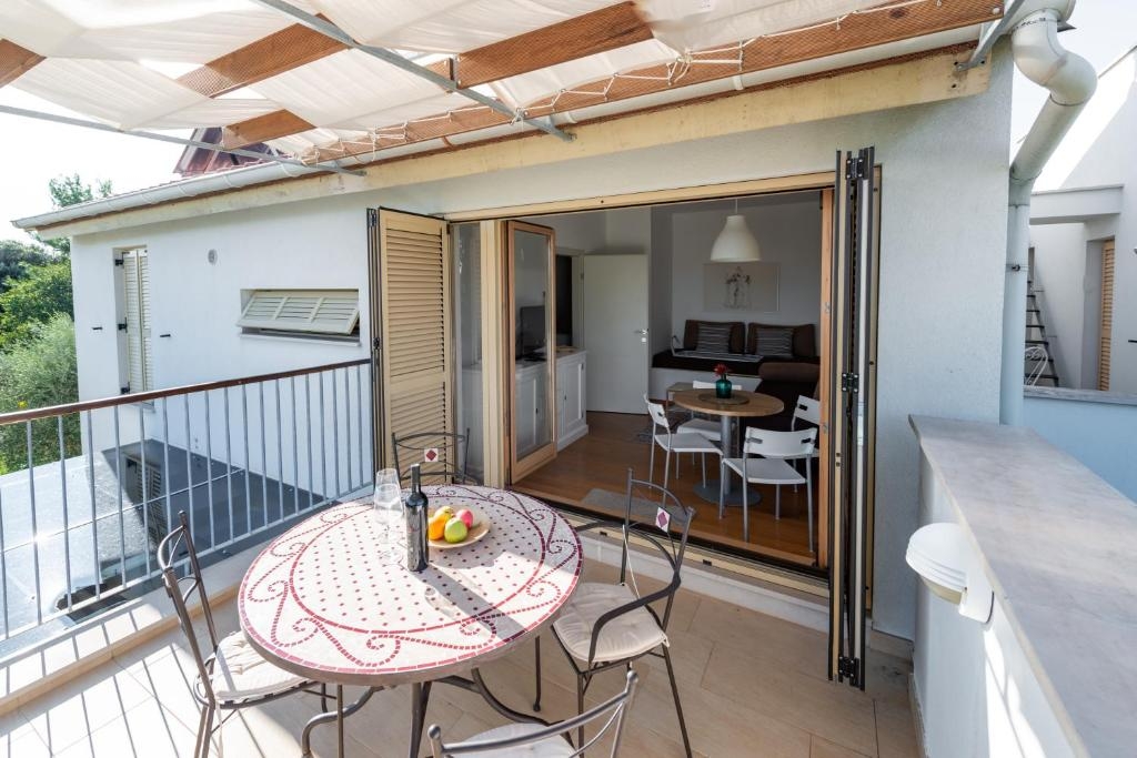 One bedroom apartment with terrace Banjole, Pula  A-b