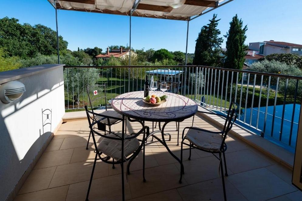 One bedroom apartment with terrace Banjole, Pula  A-b