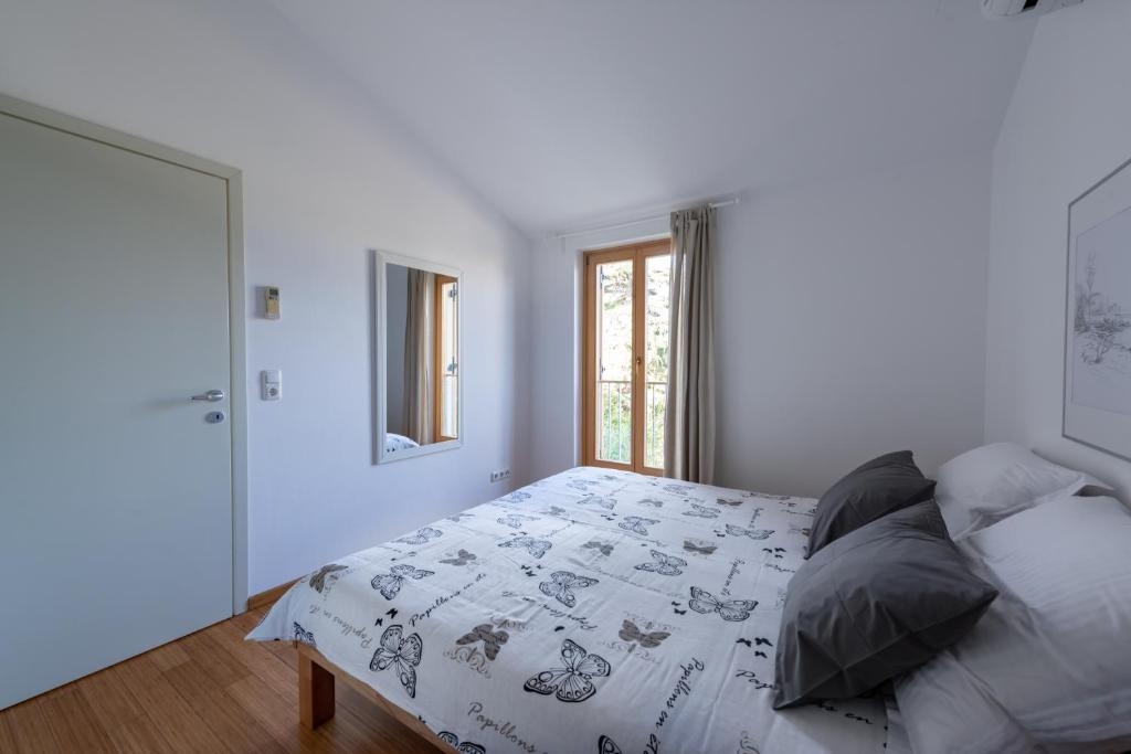 One bedroom apartment with terrace Banjole, Pula  A-c