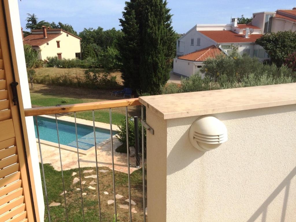 One bedroom apartment with terrace Banjole, Pula  A-c