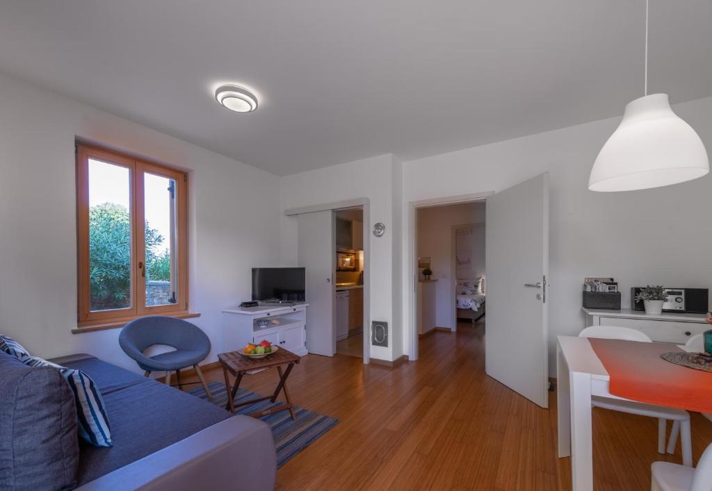 One bedroom apartment with terrace Banjole, Pula  A-d