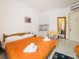 Selce, Bedroom in the studio-apartment, air condition available and WiFi.