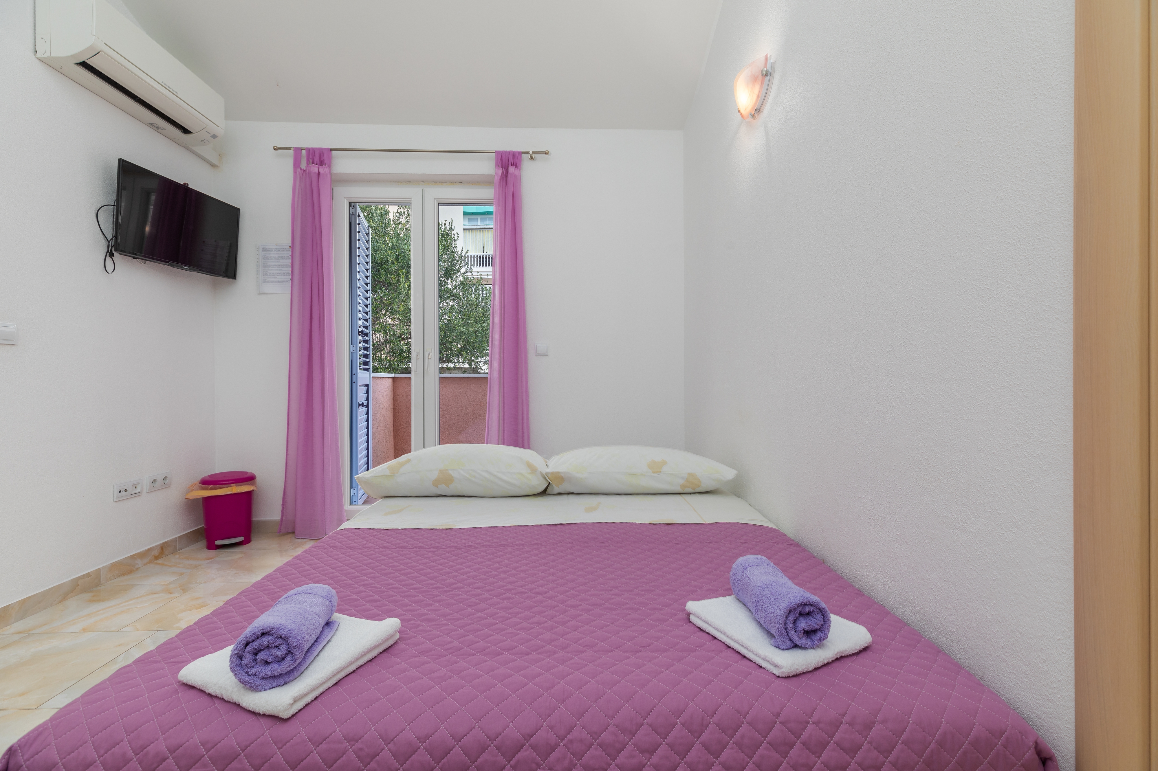 One bedroom apartment with balcony Baška Voda, Makarska (A-23641-b)