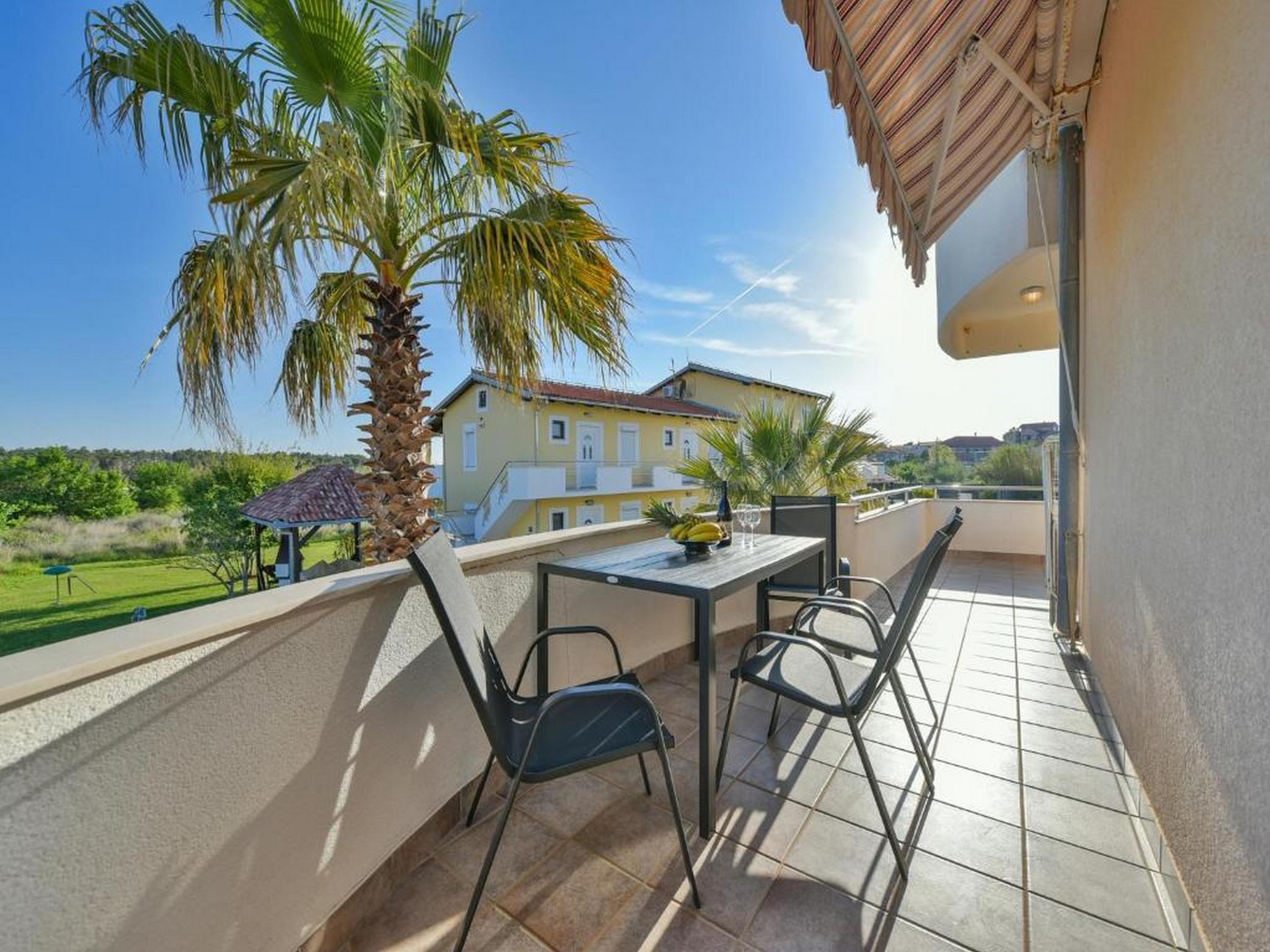 Four bedroom house with balcony Privlaka, Zadar  K