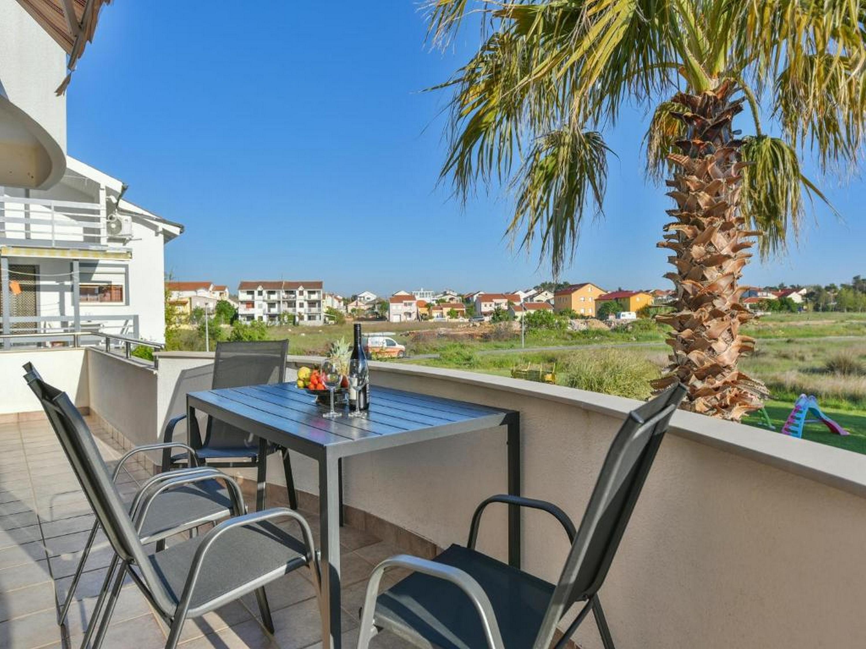 Four bedroom house with balcony Privlaka, Zadar  K