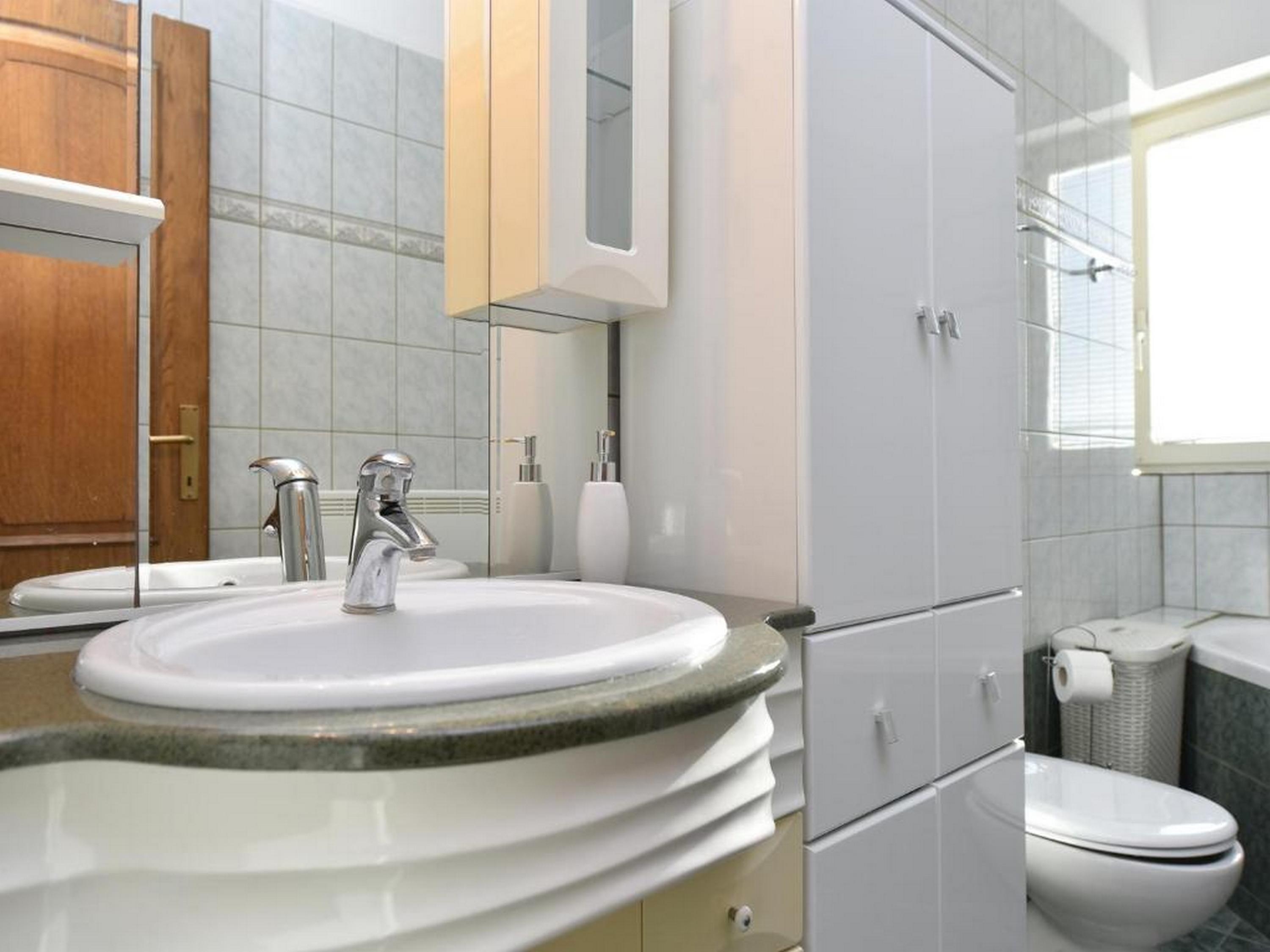 Four bedroom house with balcony Privlaka, Zadar  K